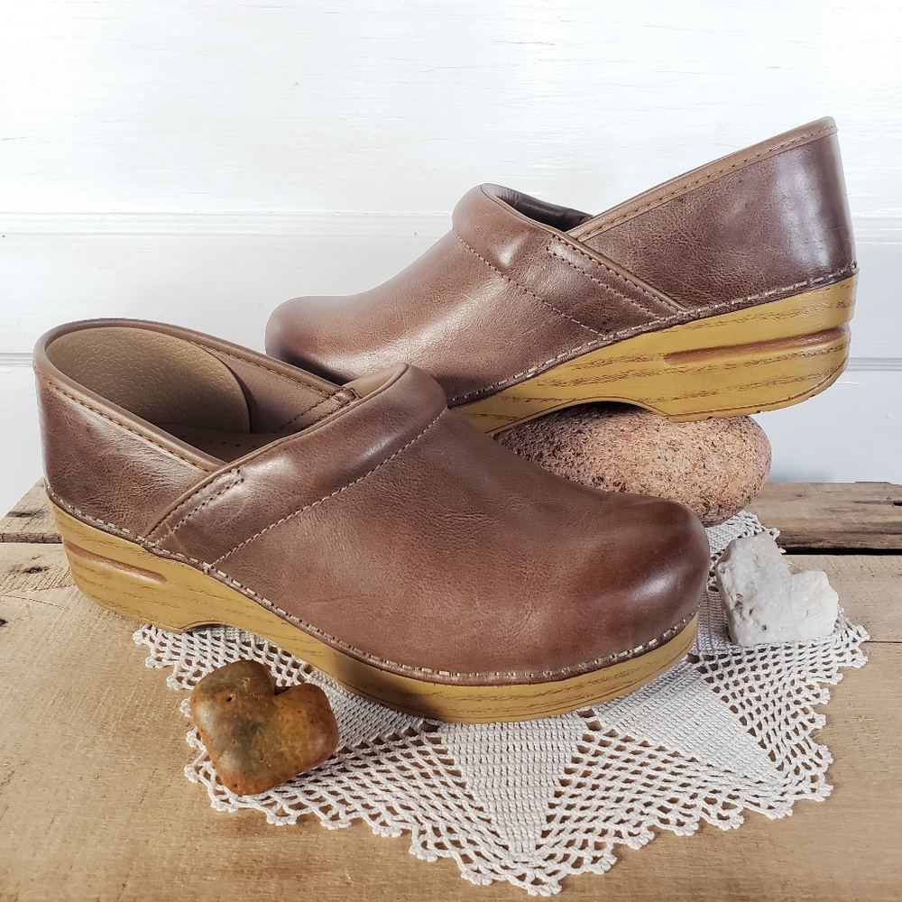Mushroom Taupe Dansko Pro Honey Clogs Burnished Distressed Cottage Boho 37 38 40